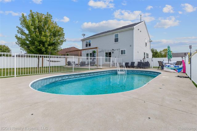 52527 Stafford Drive, Macomb Township, MI 48042