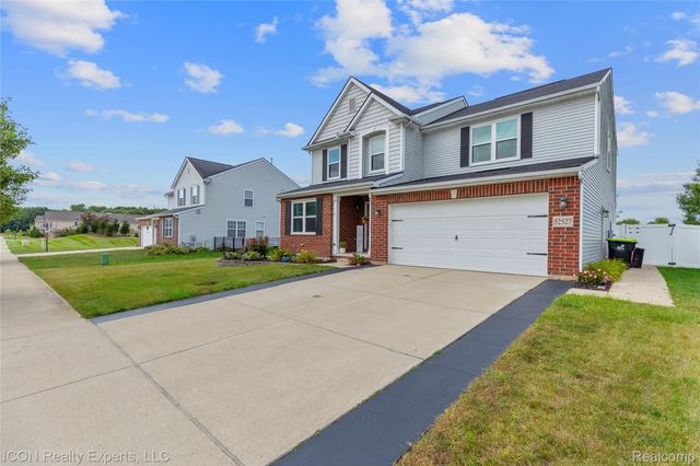 52527 Stafford Drive, Macomb Township, MI 48042