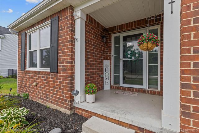 52527 Stafford Drive, Macomb Township, MI 48042