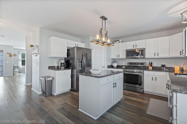 52527 Stafford Drive, Macomb Township, MI 48042