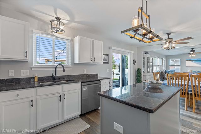 52527 Stafford Drive, Macomb Township, MI 48042