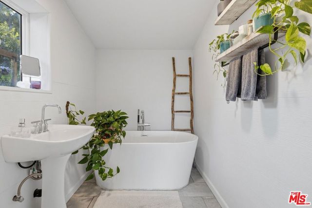 21936 Canon Drive, Topanga, CA 90290