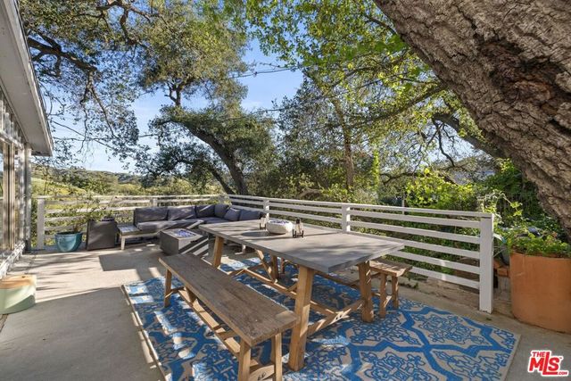 21936 Canon Drive, Topanga, CA 90290