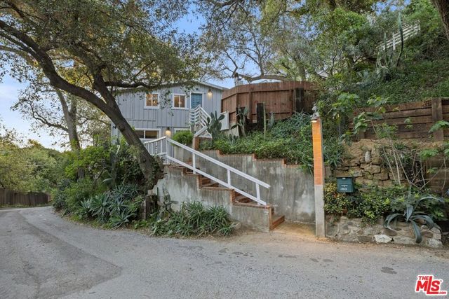 21936 Canon Drive, Topanga, CA 90290