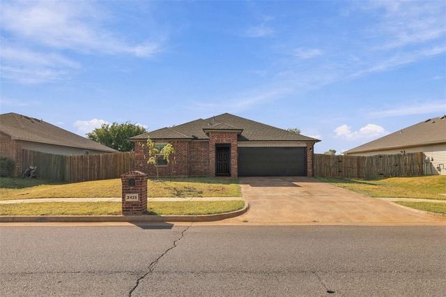 2425 Sunshine Lane, Yukon, OK 73099
