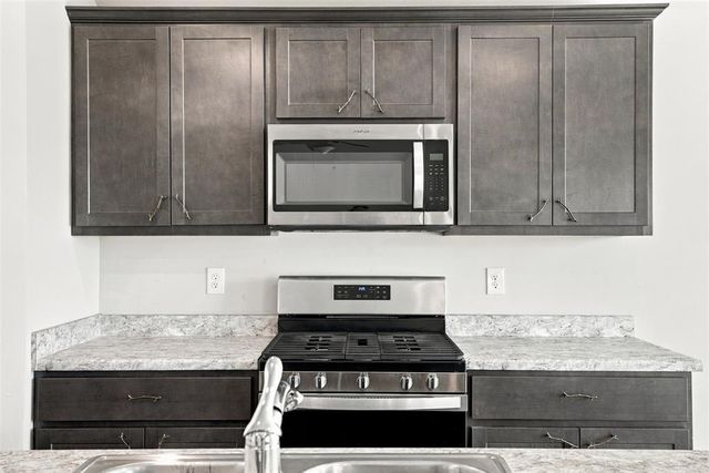 2425 Sunshine Lane, Yukon, OK 73099