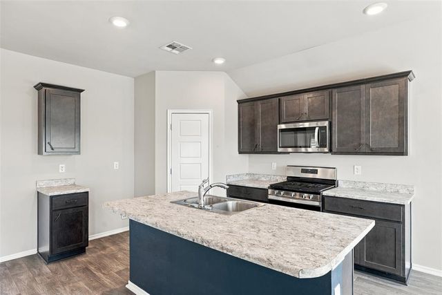 2425 Sunshine Lane, Yukon, OK 73099