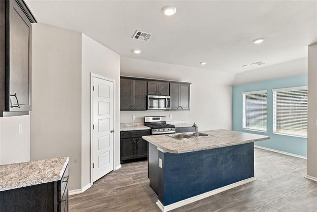 2425 Sunshine Lane, Yukon, OK 73099