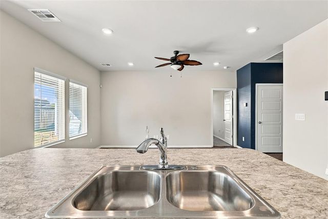 2425 Sunshine Lane, Yukon, OK 73099