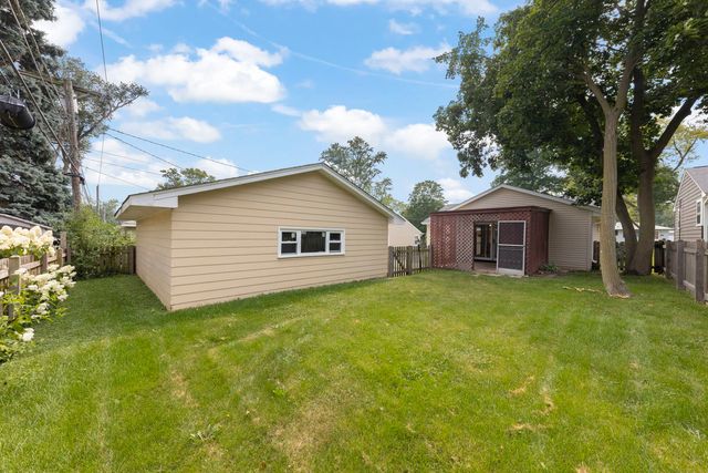307 S Pierce Avenue, Wheaton, IL 60187