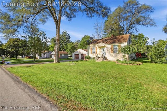 1398 Merle Avenue, Burton, MI 48509