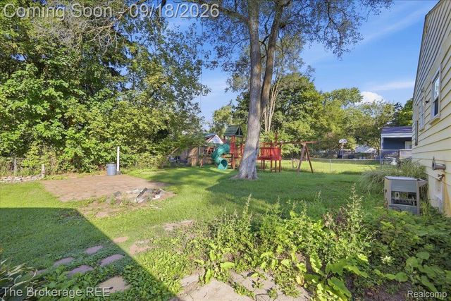 1398 Merle Avenue, Burton, MI 48509