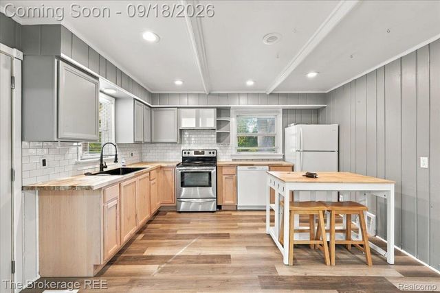 1398 Merle Avenue, Burton, MI 48509