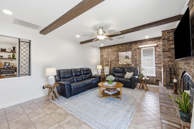 8401 E Lincoln St, Wichita, KS 67207