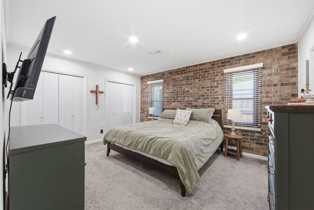 8401 E Lincoln St, Wichita, KS 67207