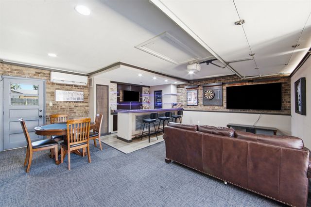 8401 E Lincoln St, Wichita, KS 67207