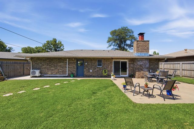 8401 E Lincoln St, Wichita, KS 67207