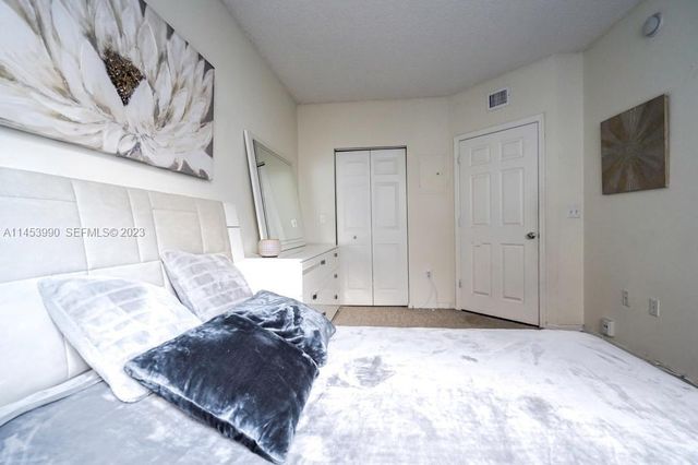 17145 N Bay Road 4403, Sunny Isles Beach, FL 33160