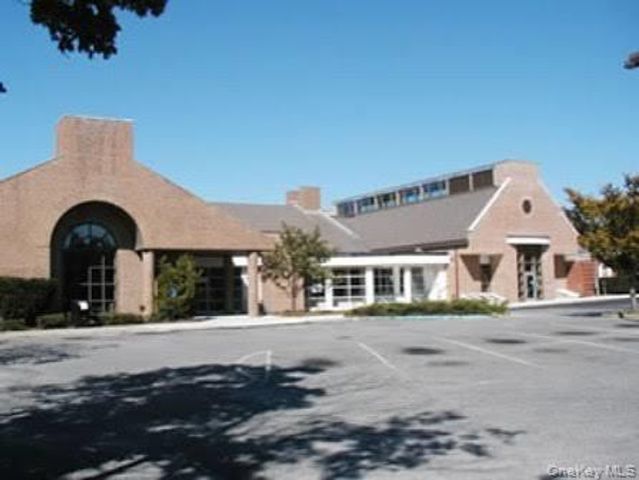 906 Bayview Avenue, Bellport, NY 11713
