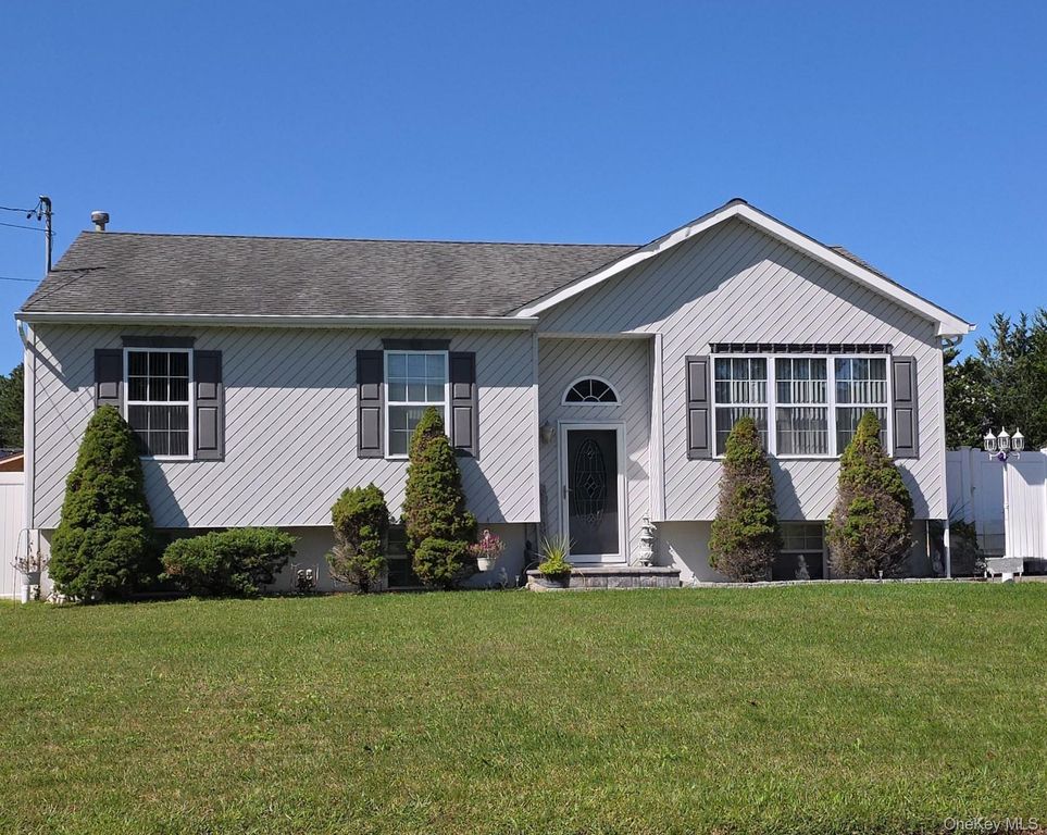 906 Bayview Avenue, Bellport, NY 11713 — photo 2