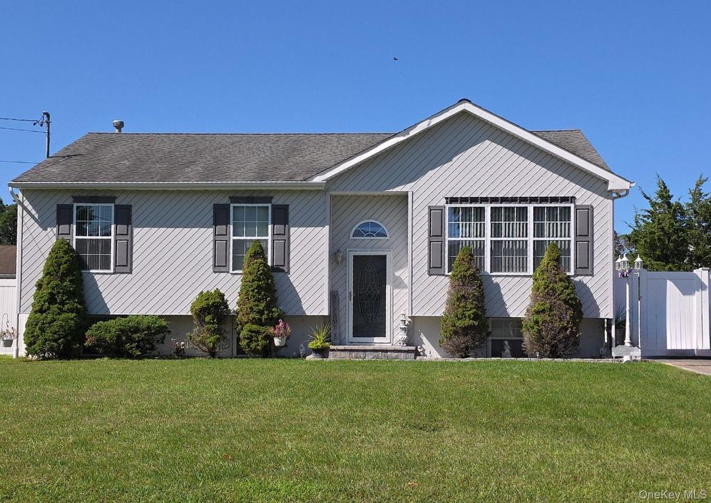 906 Bayview Avenue, Bellport, NY 11713 — photo 3