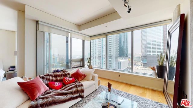 1155 S Grand Avenue 1106, Los Angeles, CA 90015