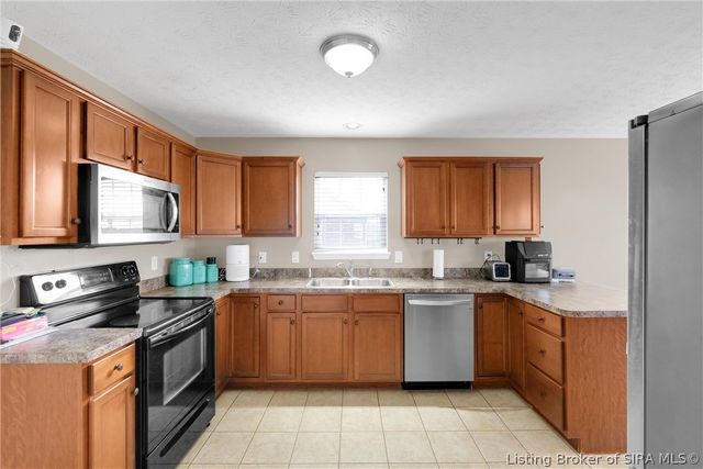 12306 Nina Court, Sellersburg, IN 47172