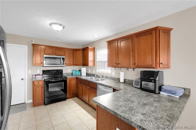 12306 Nina Court, Sellersburg, IN 47172