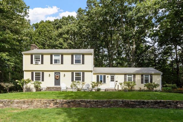 2 Nipmuc Rd, Paxton, MA 01612