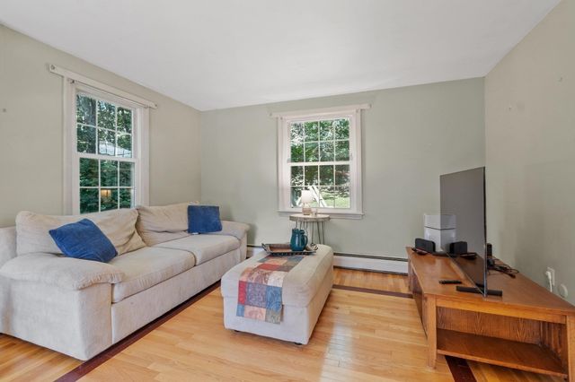 2 Nipmuc Rd, Paxton, MA 01612