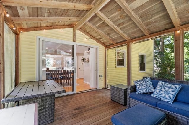 2 Nipmuc Rd, Paxton, MA 01612