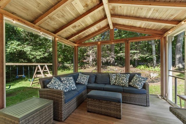 2 Nipmuc Rd, Paxton, MA 01612