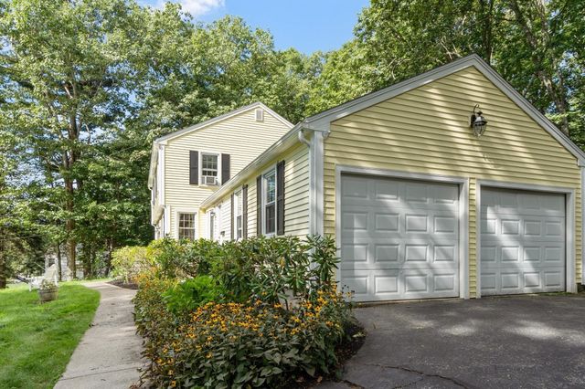 2 Nipmuc Rd, Paxton, MA 01612