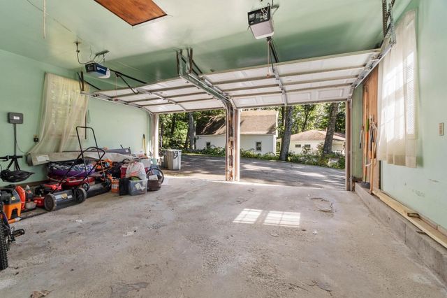 2 Nipmuc Rd, Paxton, MA 01612