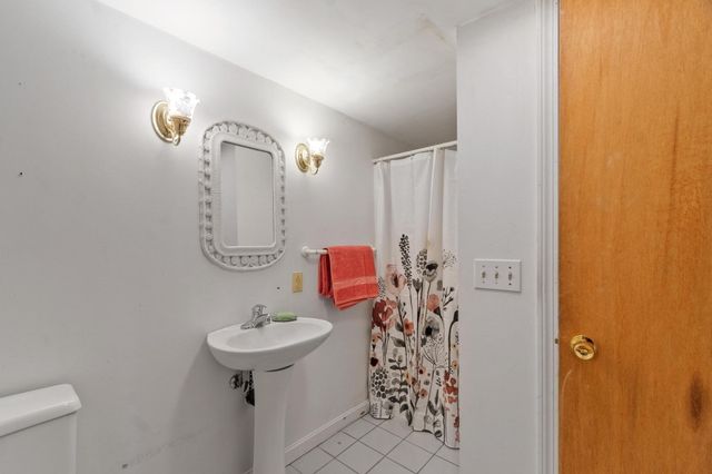2 Nipmuc Rd, Paxton, MA 01612