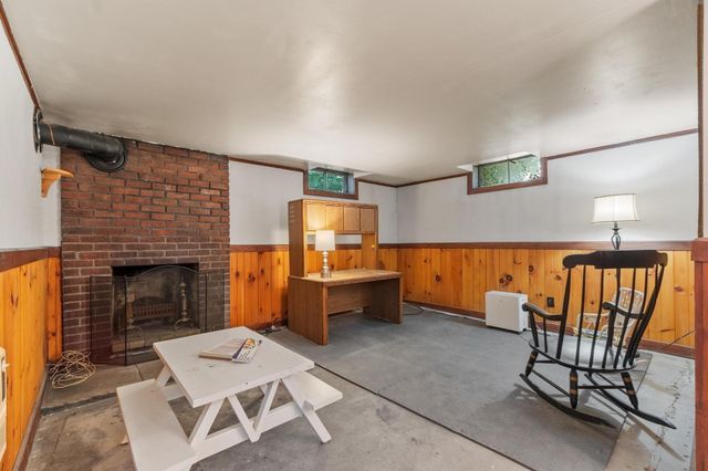 2 Nipmuc Rd, Paxton, MA 01612