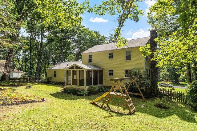 2 Nipmuc Rd, Paxton, MA 01612
