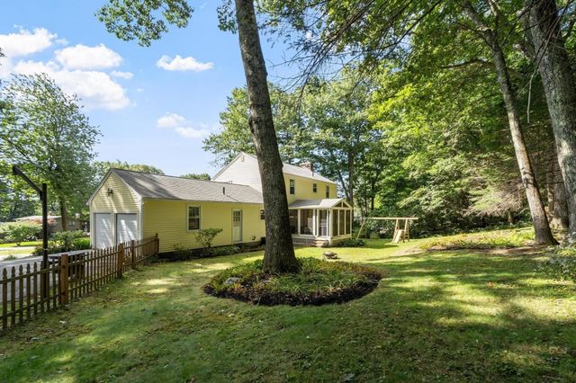 2 Nipmuc Rd, Paxton, MA 01612