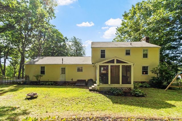 2 Nipmuc Rd, Paxton, MA 01612