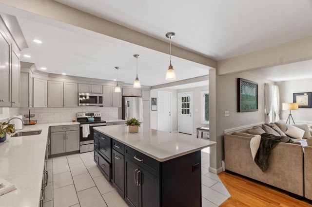 2 Nipmuc Rd, Paxton, MA 01612