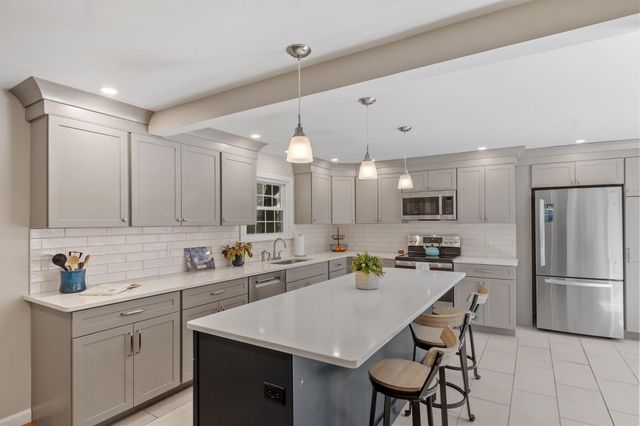 2 Nipmuc Rd, Paxton, MA 01612