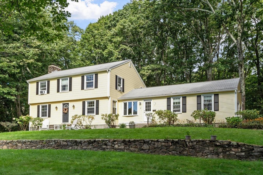2 Nipmuc Rd, Paxton, MA 01612