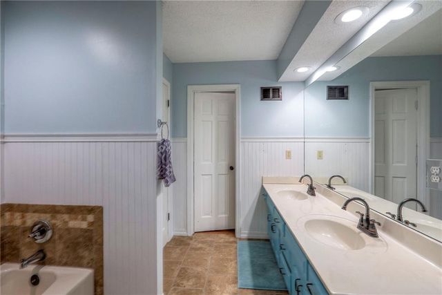 6620 NW 136th Street, Kansas City, MO 64164