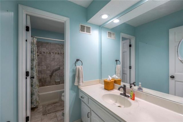 6620 NW 136th Street, Kansas City, MO 64164