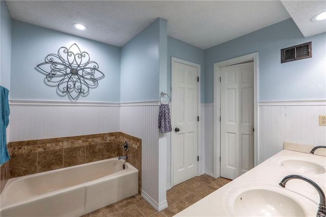 6620 NW 136th Street, Kansas City, MO 64164