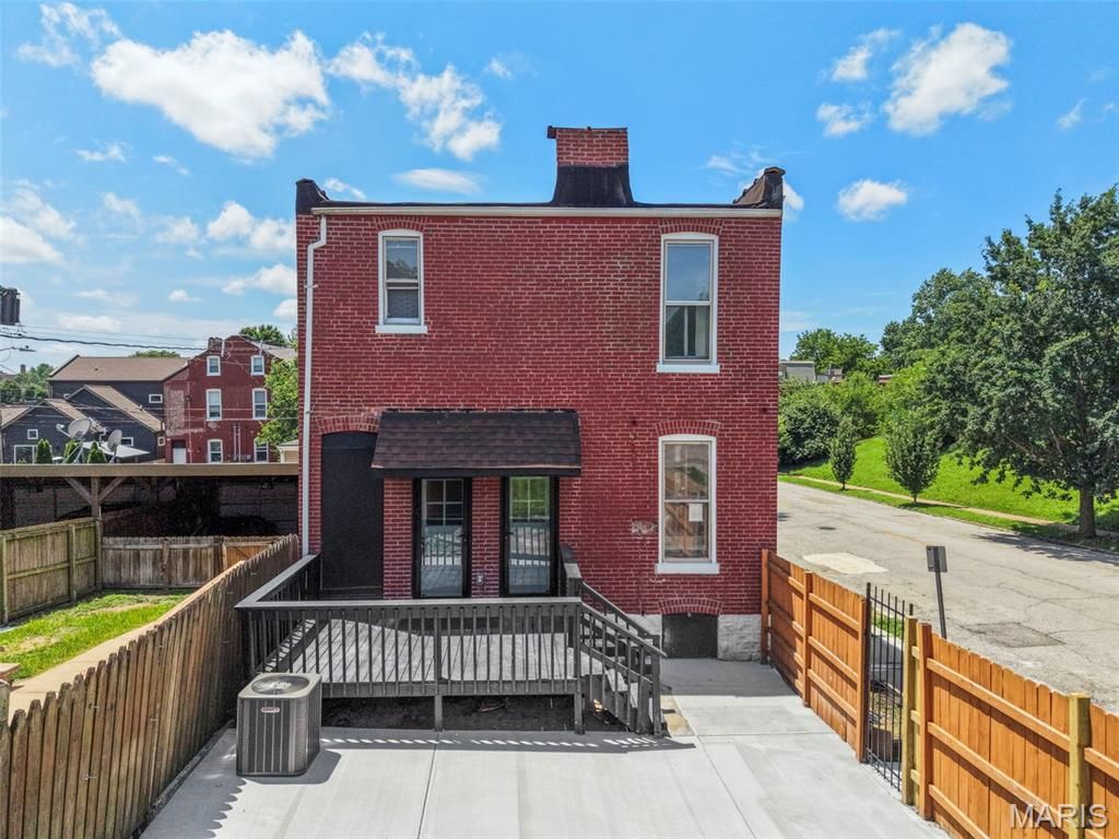 1810 Utah Street, St Louis, MO 63118