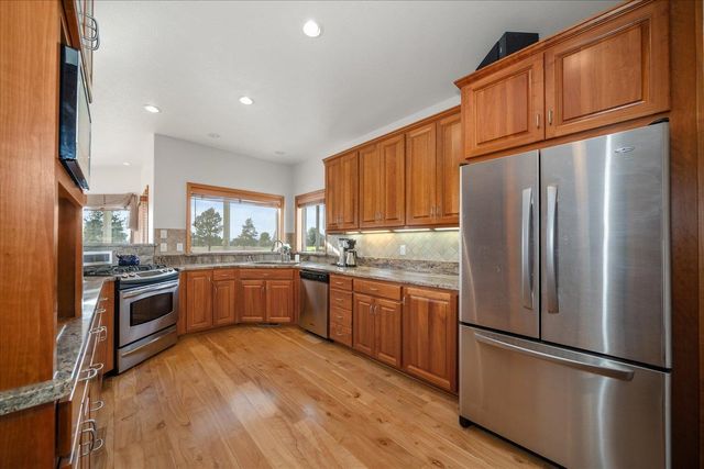 919 N Country Club Dr, Deer Park, WA 99006