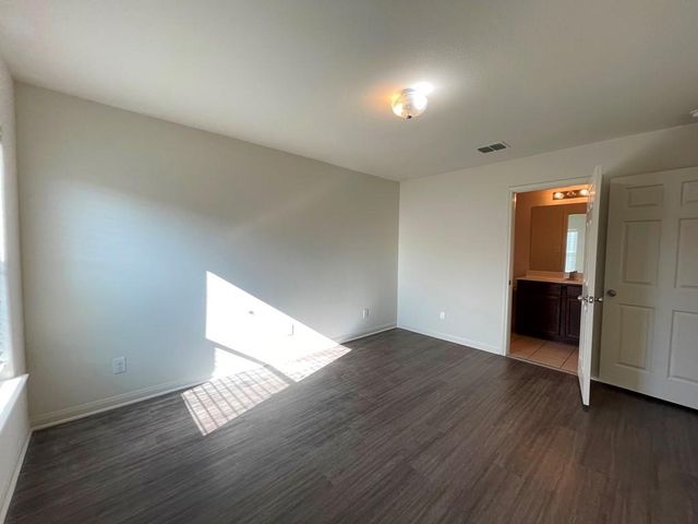 113 Robertson LN, Jarrell, TX 76537