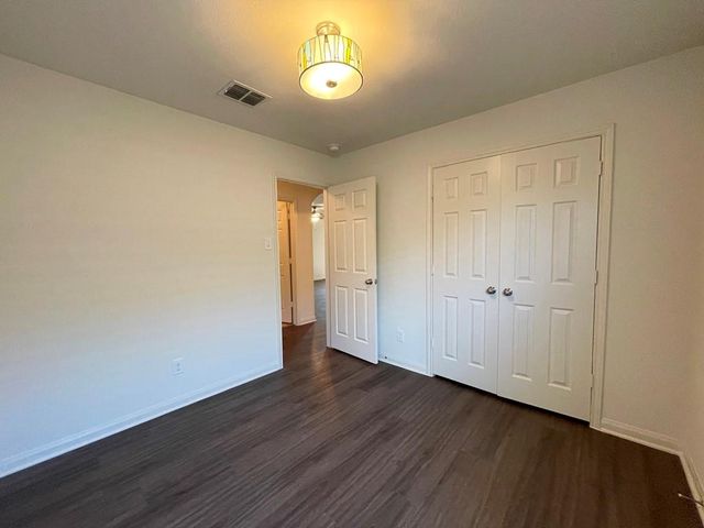 113 Robertson LN, Jarrell, TX 76537