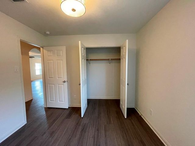 113 Robertson LN, Jarrell, TX 76537